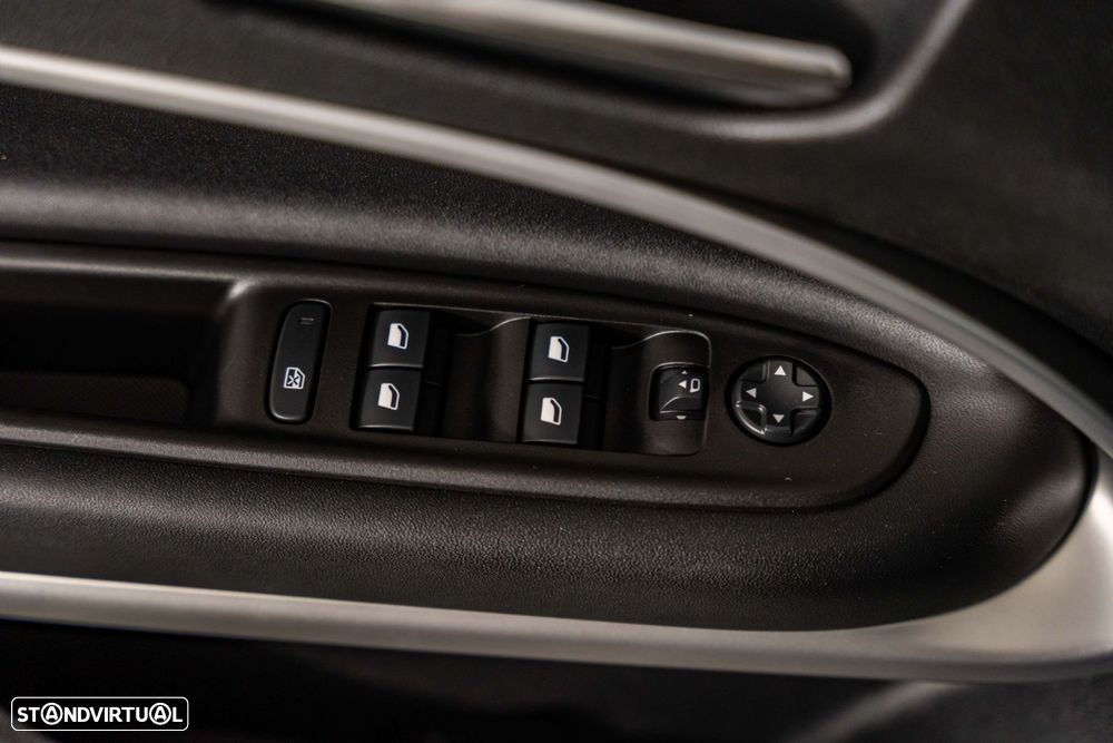 Jeep Avenger 54 kWh Summit - 29