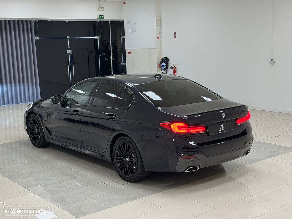 BMW 530 e Pack Desportivo M - 14