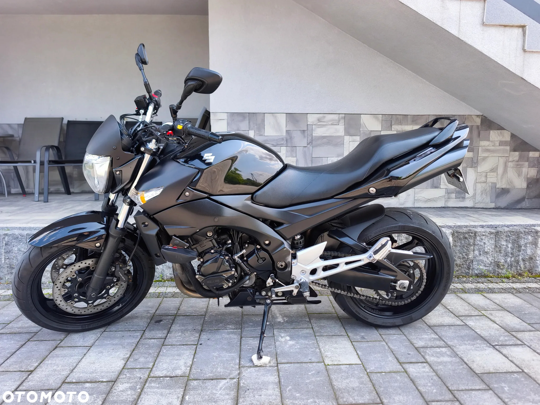Suzuki GSR - 2