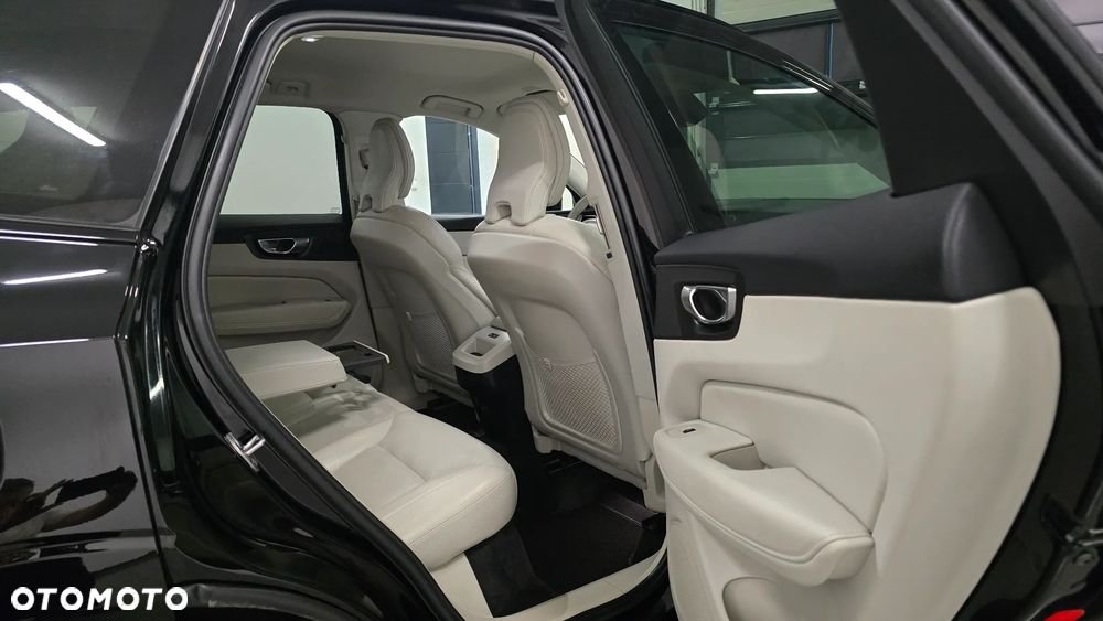 Volvo XC 60 B4 D Plus Dark - 6