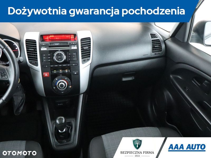 Kia Venga - 10
