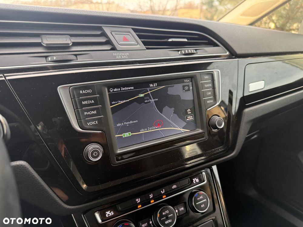 Volkswagen Touran - 16