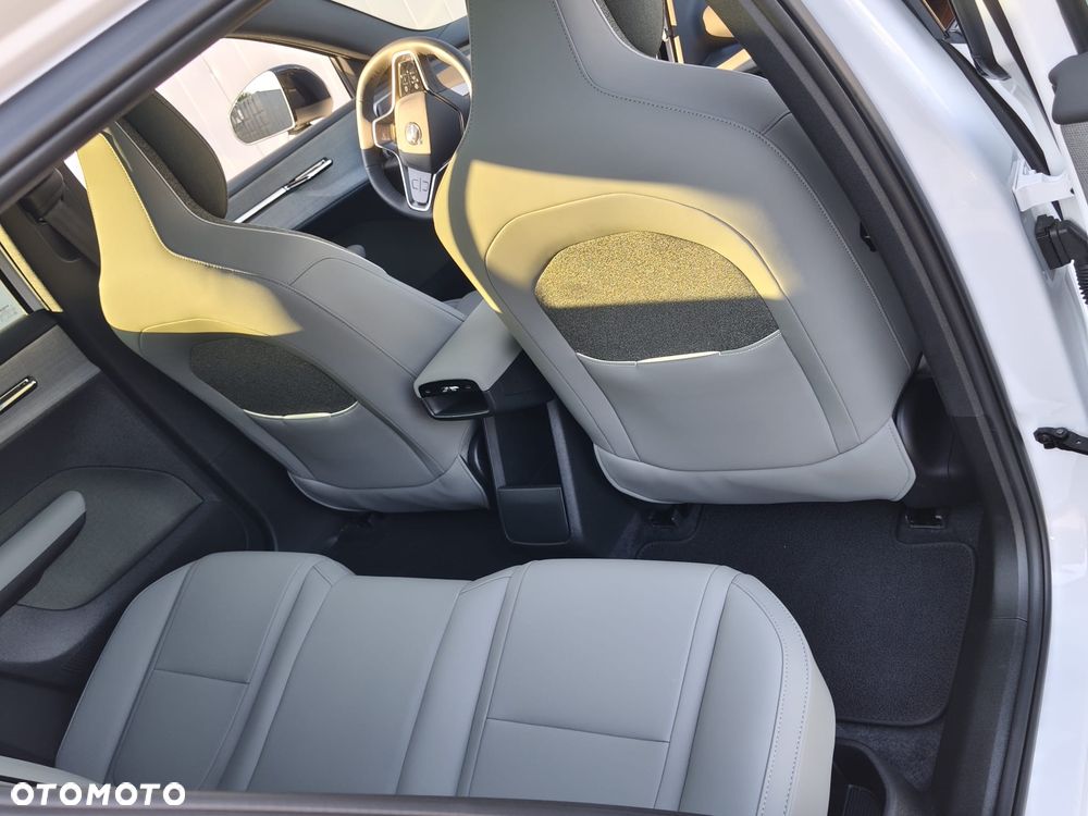 Volvo EX30 69kWh Twin Motor Ultra Black Edition - 10