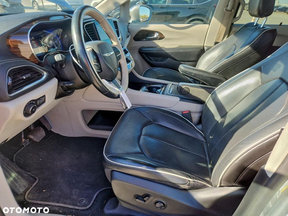 Chrysler Pacifica - 7
