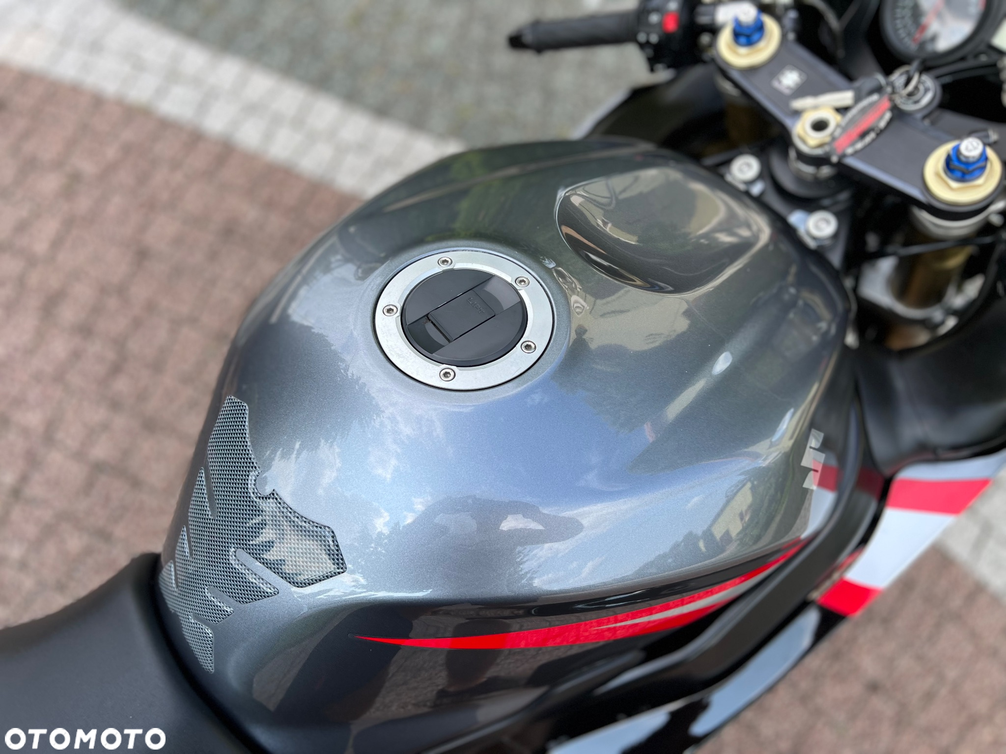 Suzuki GSX-R - 16