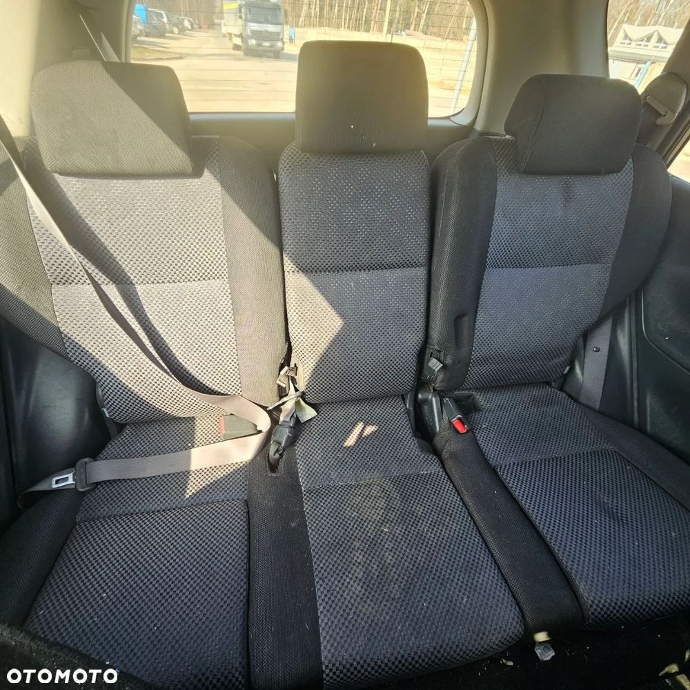 Fotel / fotele / kanapa / Toyota Corolla Verso ( van 5 osobowy) - 2