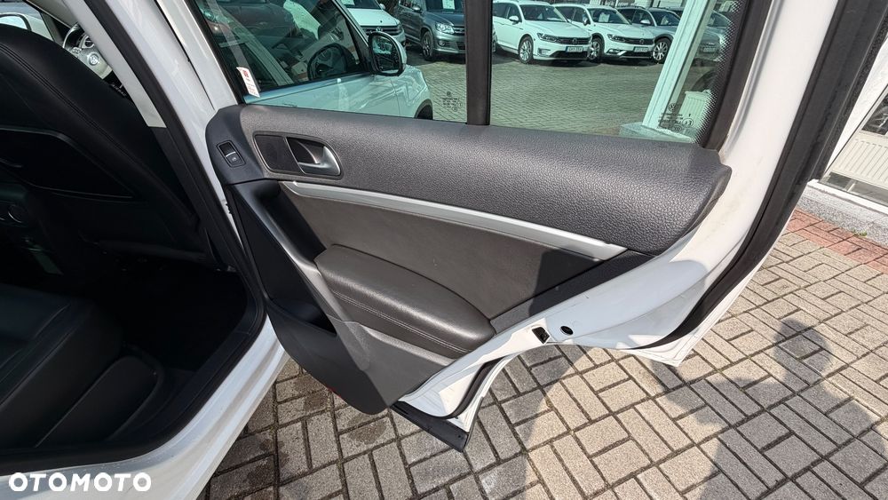 Volkswagen Tiguan 2.0 TDI DPF 4Motion BlueMotion Technology DSG Sport & Style - 20