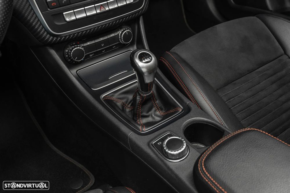 Mercedes-Benz A 180 AMG Line - 19