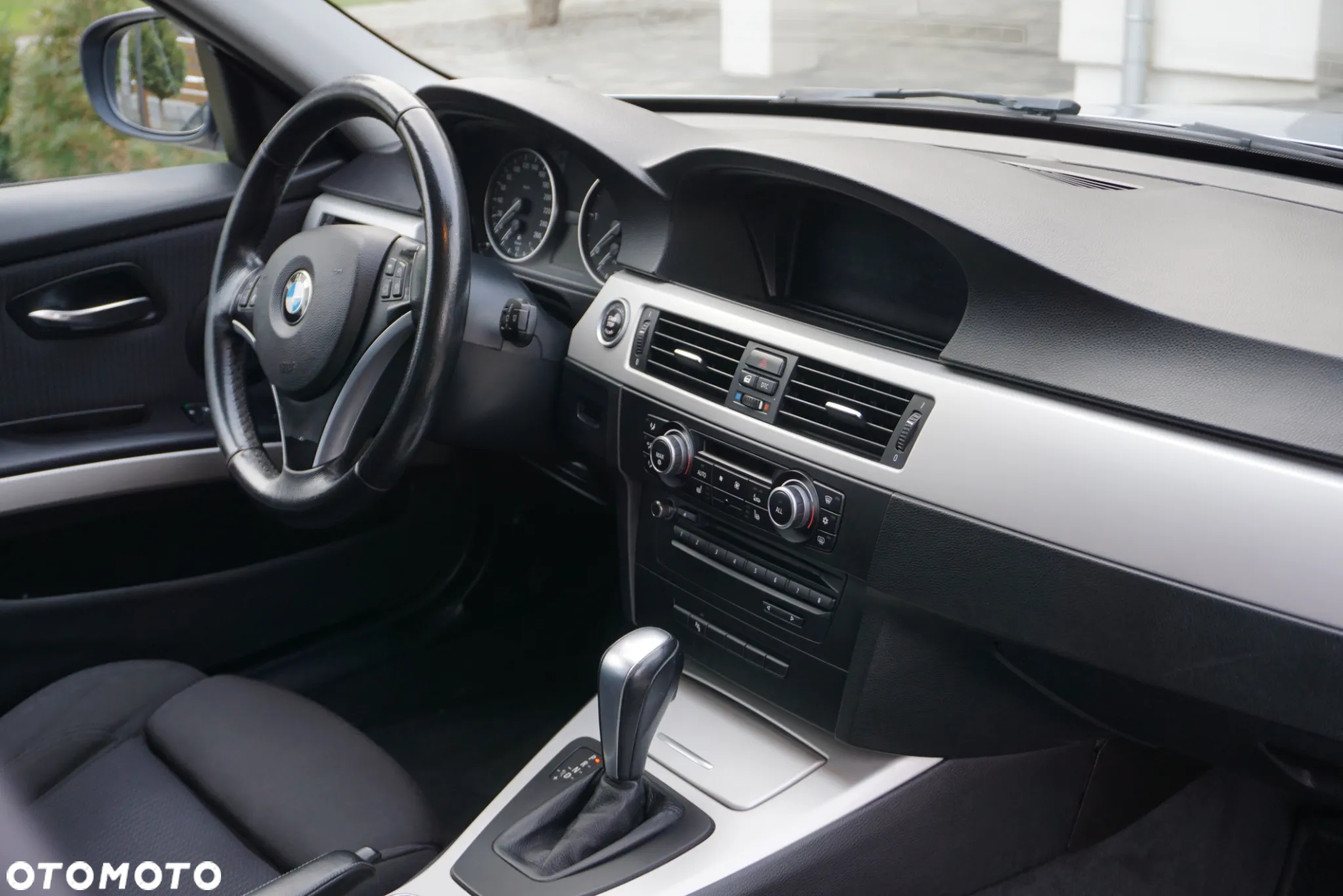 BMW Seria 3 318d DPF Touring - 23