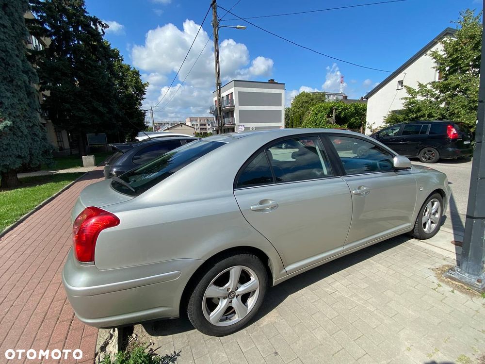 Toyota Avensis 2.0 VVT-i Sol - 2