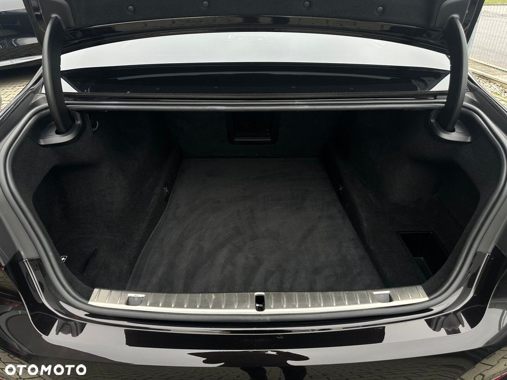 BMW Seria 7 740d xDrive - 38