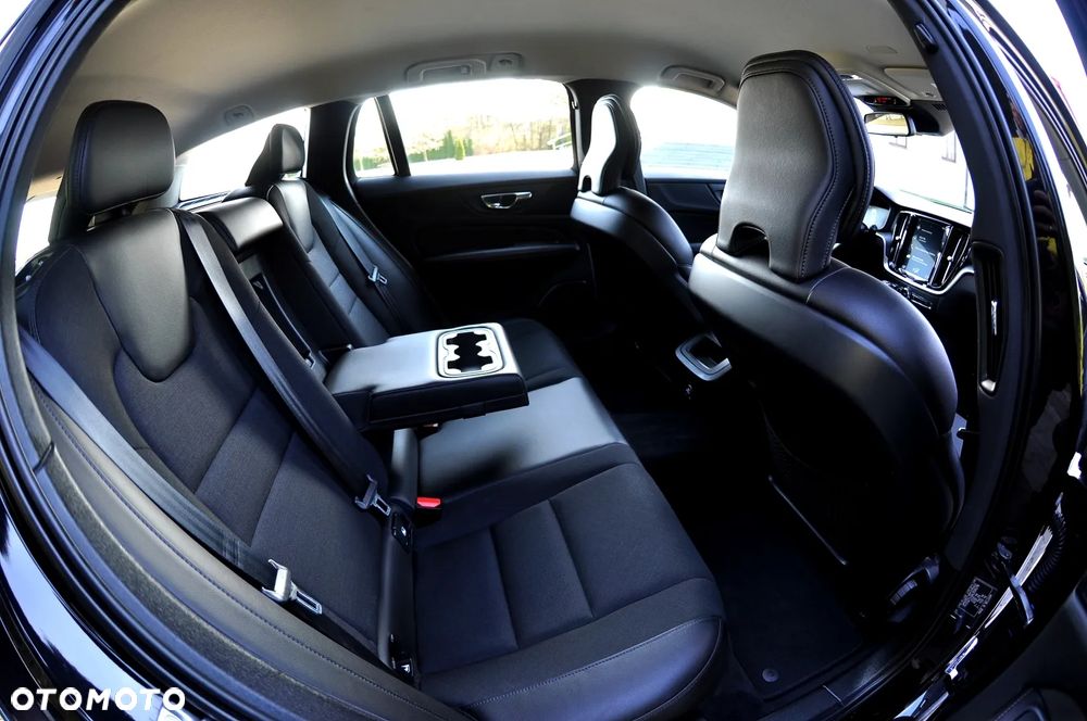 Volvo V60 D3 Momentum Pro - 23