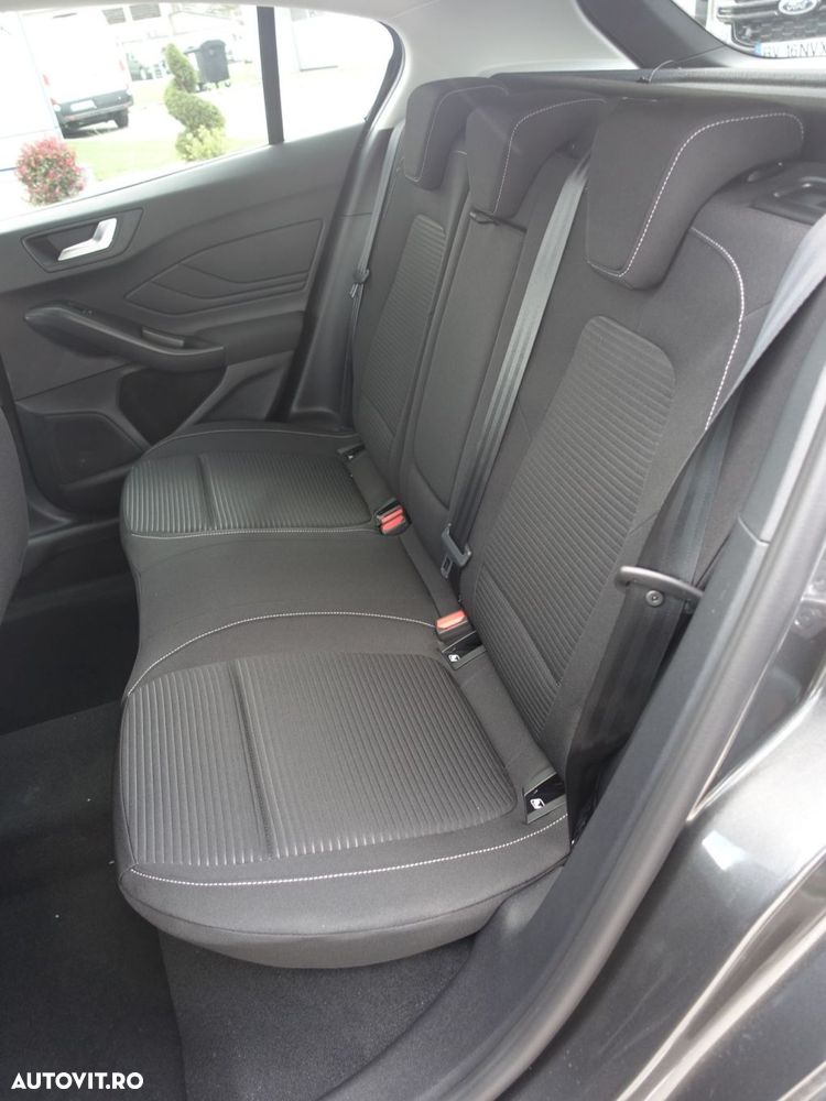 Ford Focus - 12
