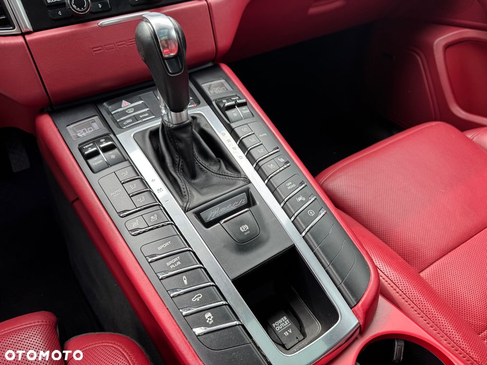 Porsche Macan Turbo - 15