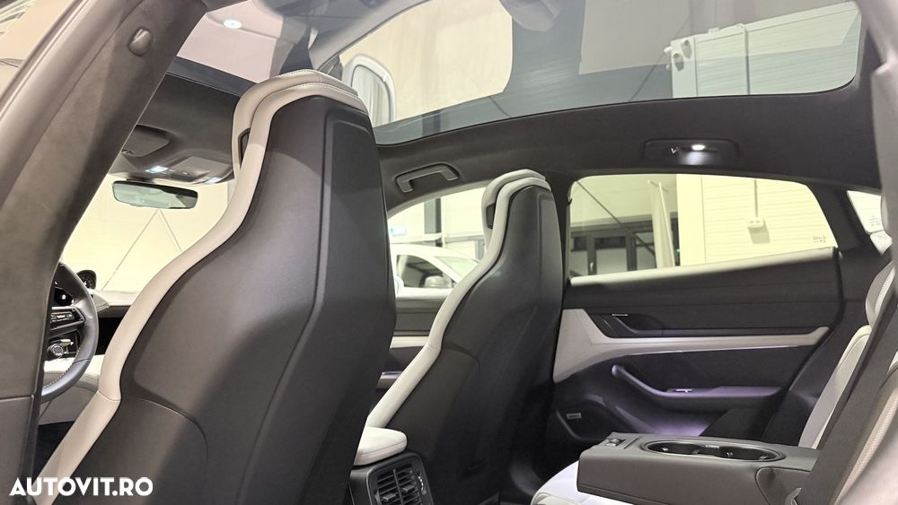 Porsche Taycan - 9