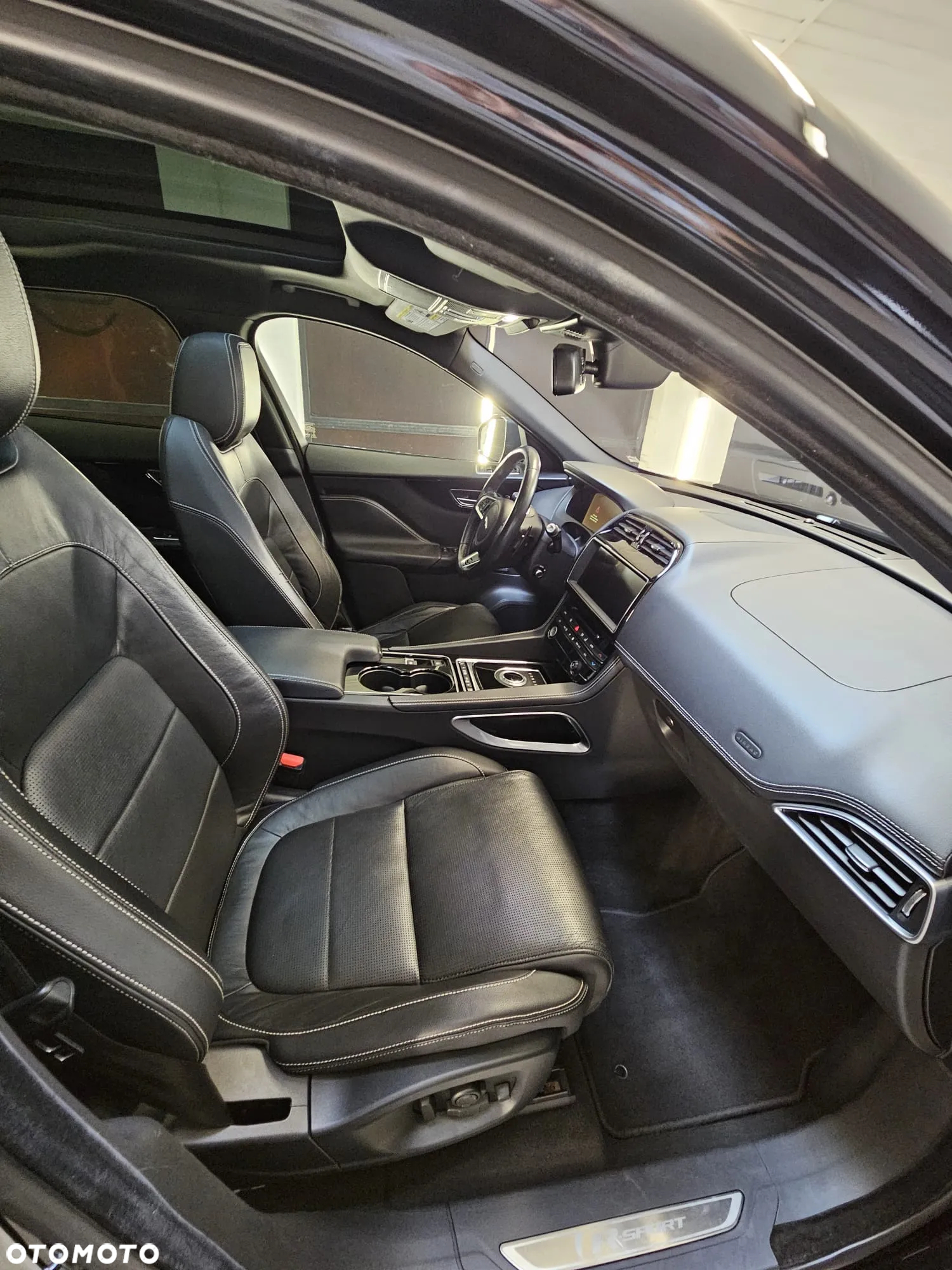Jaguar F-Pace 35t AWD Prestige - 28