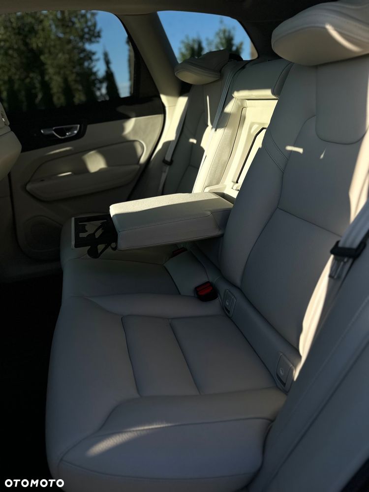 Volvo XC 60 B5 B AWD Plus Bright - 25