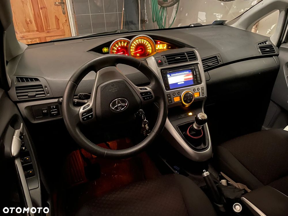 Toyota Verso 2.0 D-4D Premium - 38