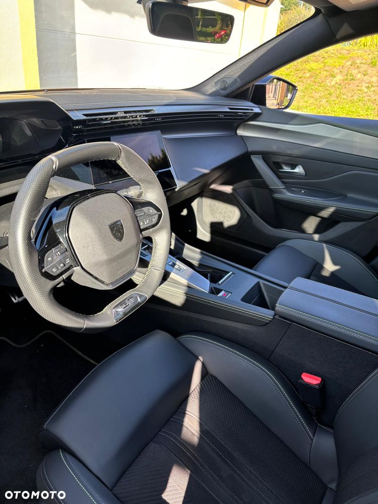 Peugeot 408 - 4