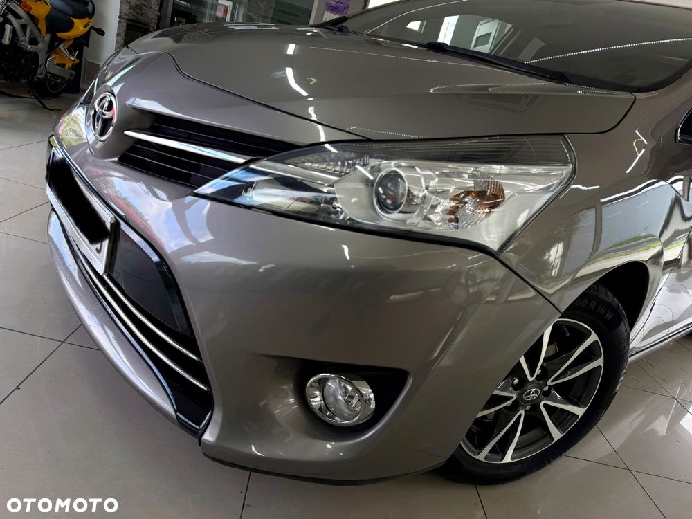 Toyota Verso 1.6 D-4D Prestige - 21