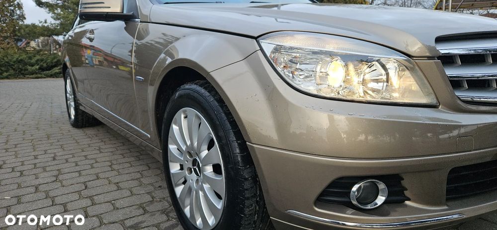Mercedes-Benz Klasa C 180 T CGI Automatik BlueEFFICIENCY Avantgarde - 17