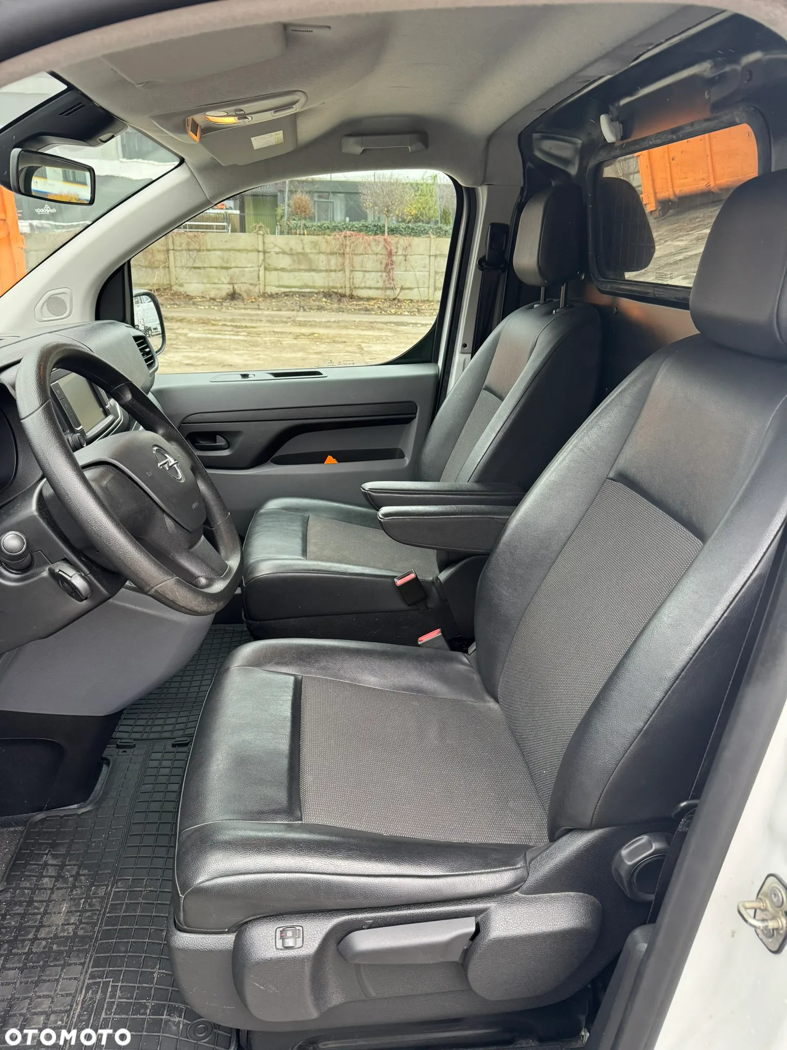 Opel Vivaro - 8