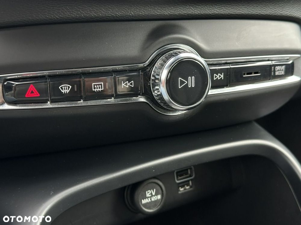 Volvo XC 40 T4 Recharge DKG Inscription Expression - 23