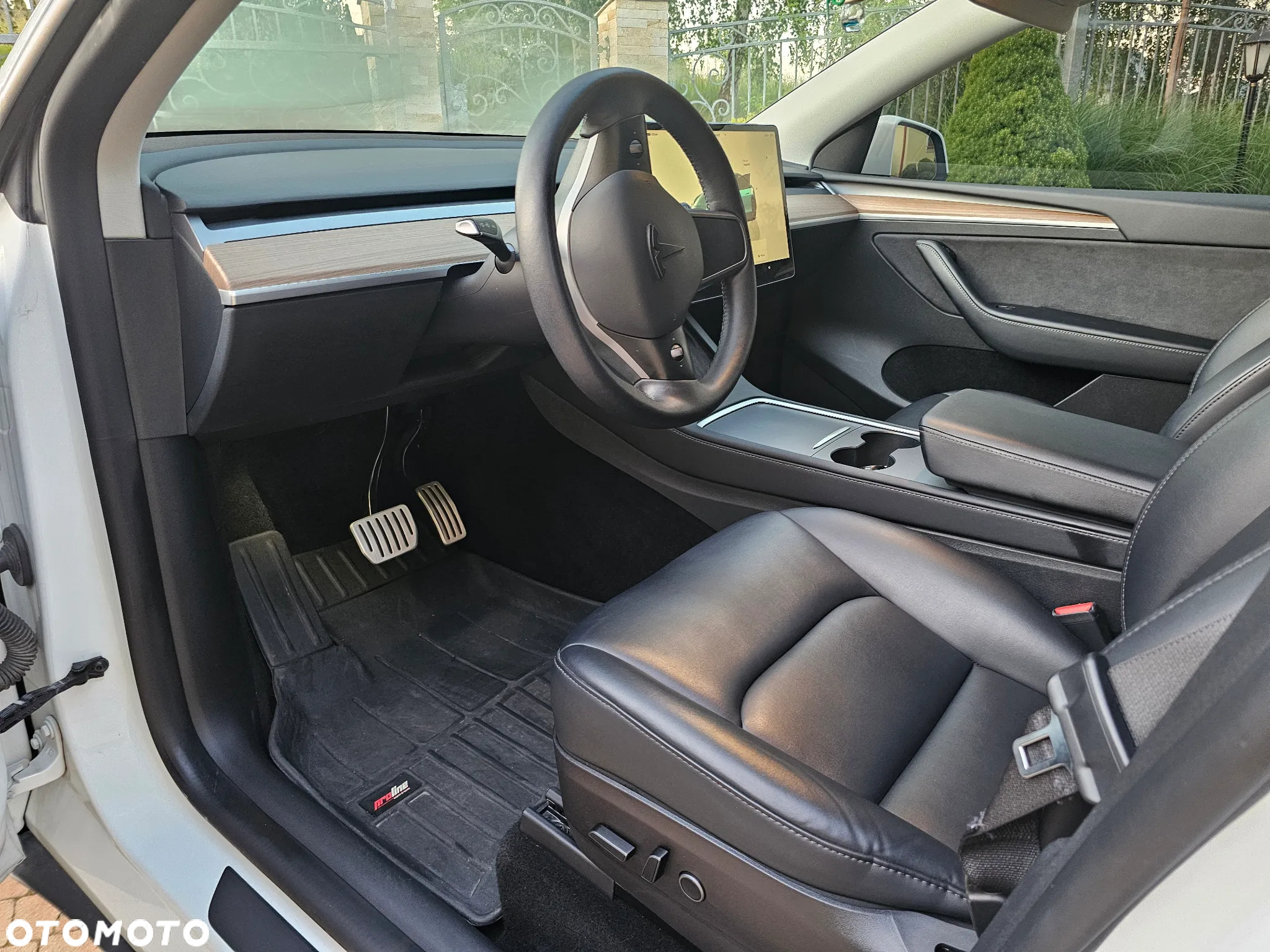 Tesla Y Model Performance Dual Motor AWD - 14