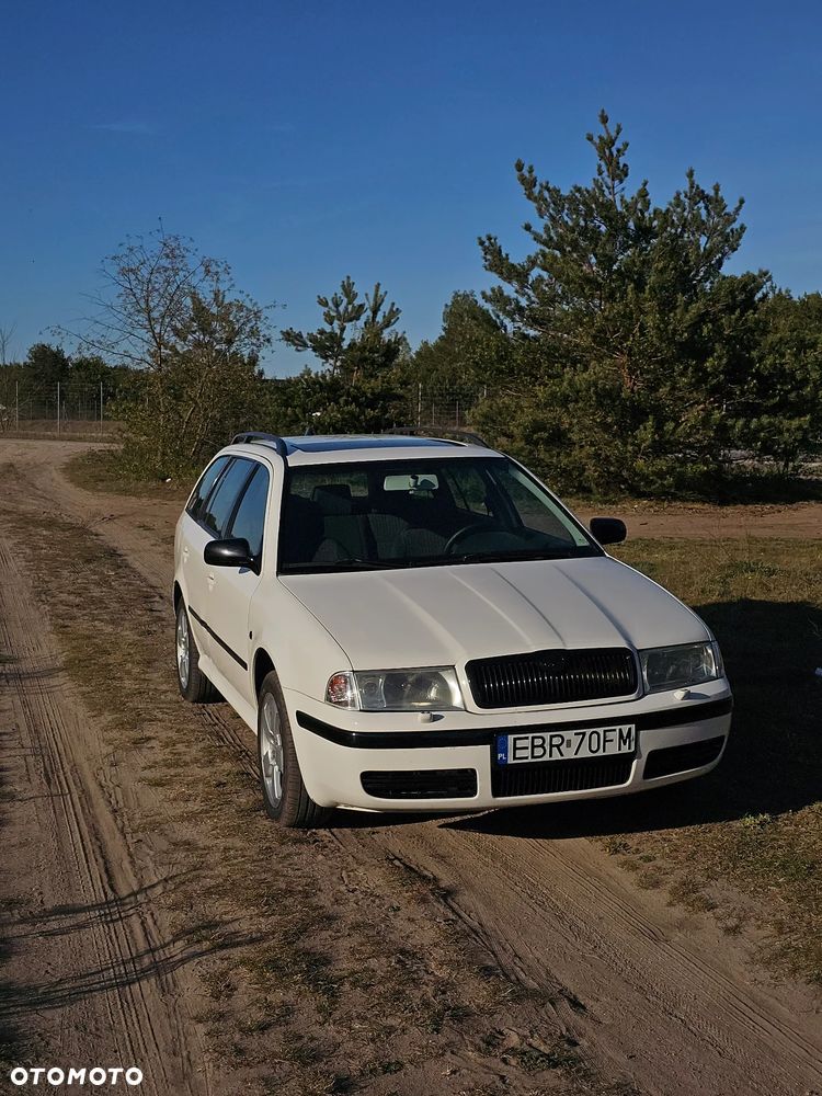 Skoda Octavia 2002 photo 2