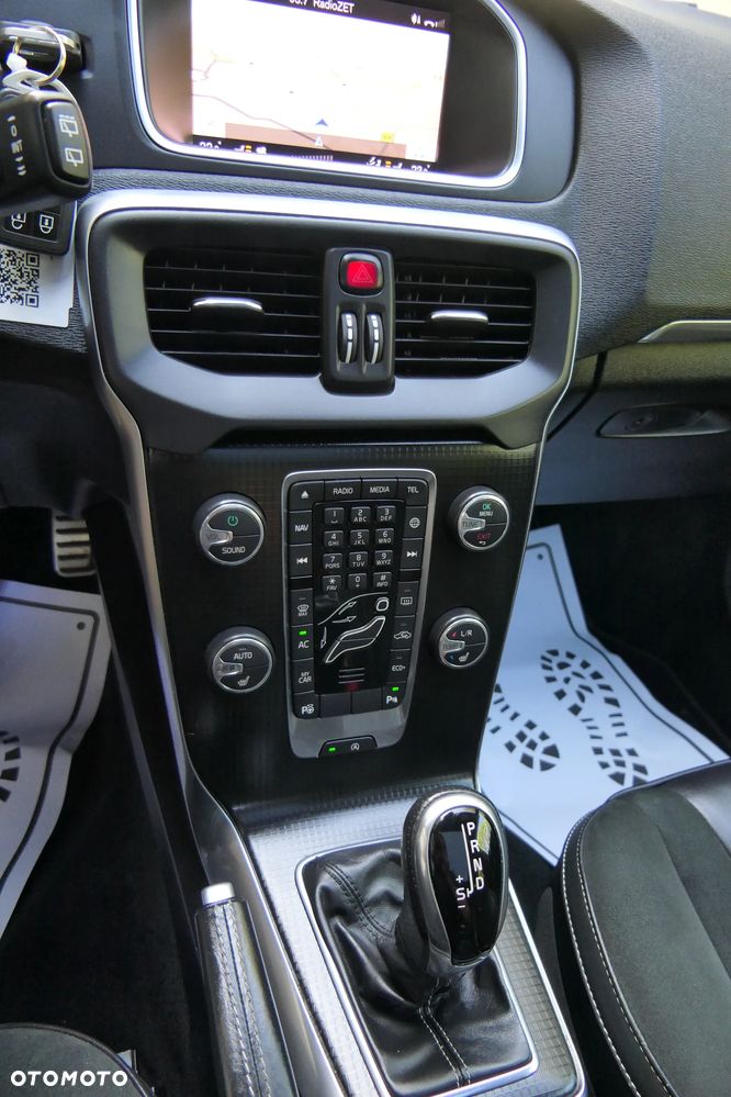 Volvo V40 D3 Geartronic RDesign - 25