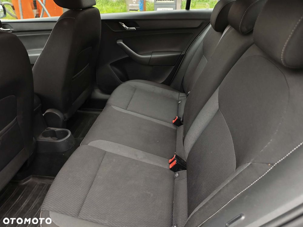 Skoda RAPID 1.6 TDI DPF Ambition - 12