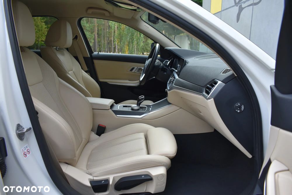 BMW Seria 3 320e Luxury Line - 25