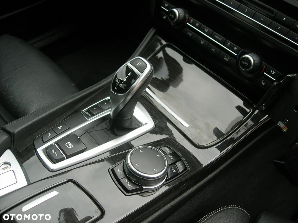 BMW Seria 5 530d xDrive Sport-Aut Luxury Line - 33