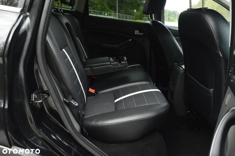 Ford Kuga 2.5 4x4 Titanium - 25