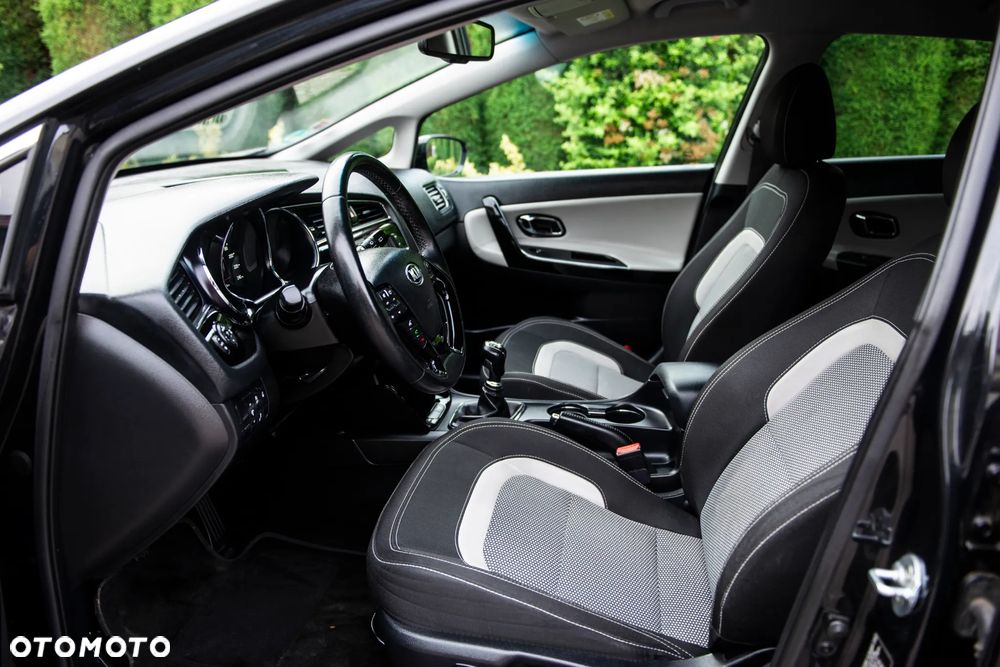 Kia Ceed 1.6 GDI ISG Platinum Edition - 18