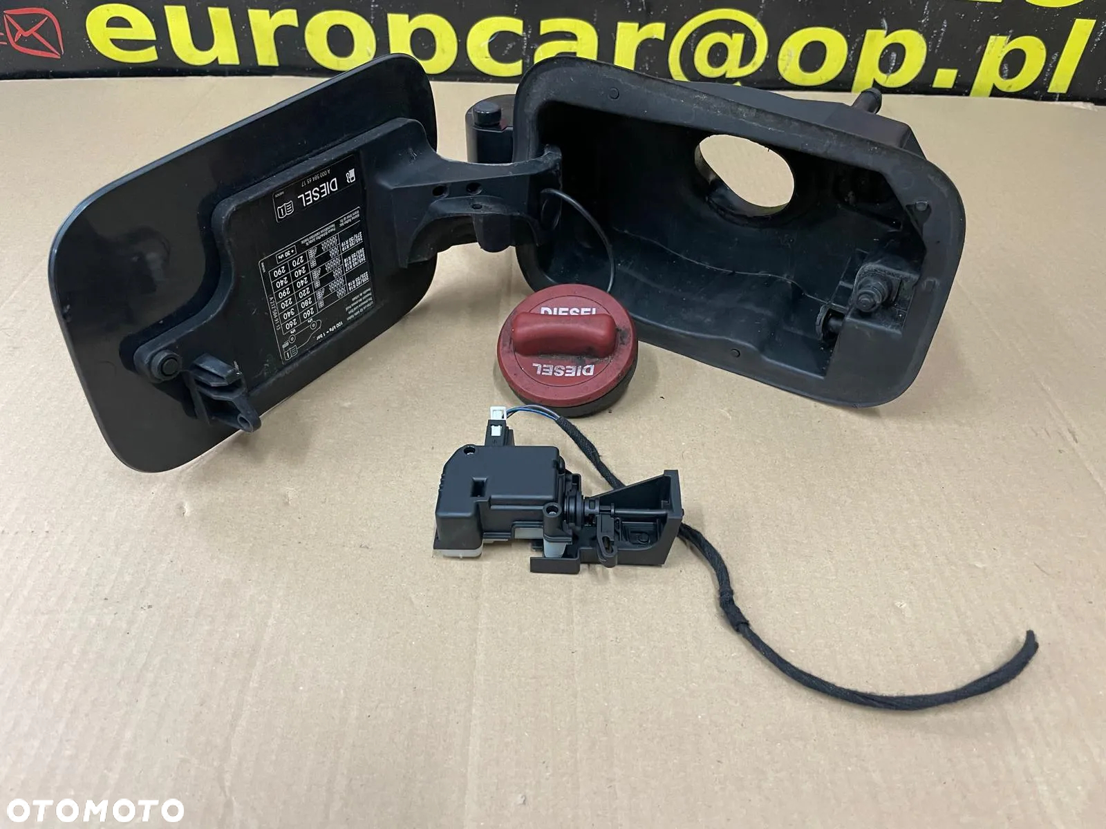 MERCEDES E W212 KLAPKA WLEWU PALIWA A0005646517 KOLOR 755 + ZAMEK - 2
