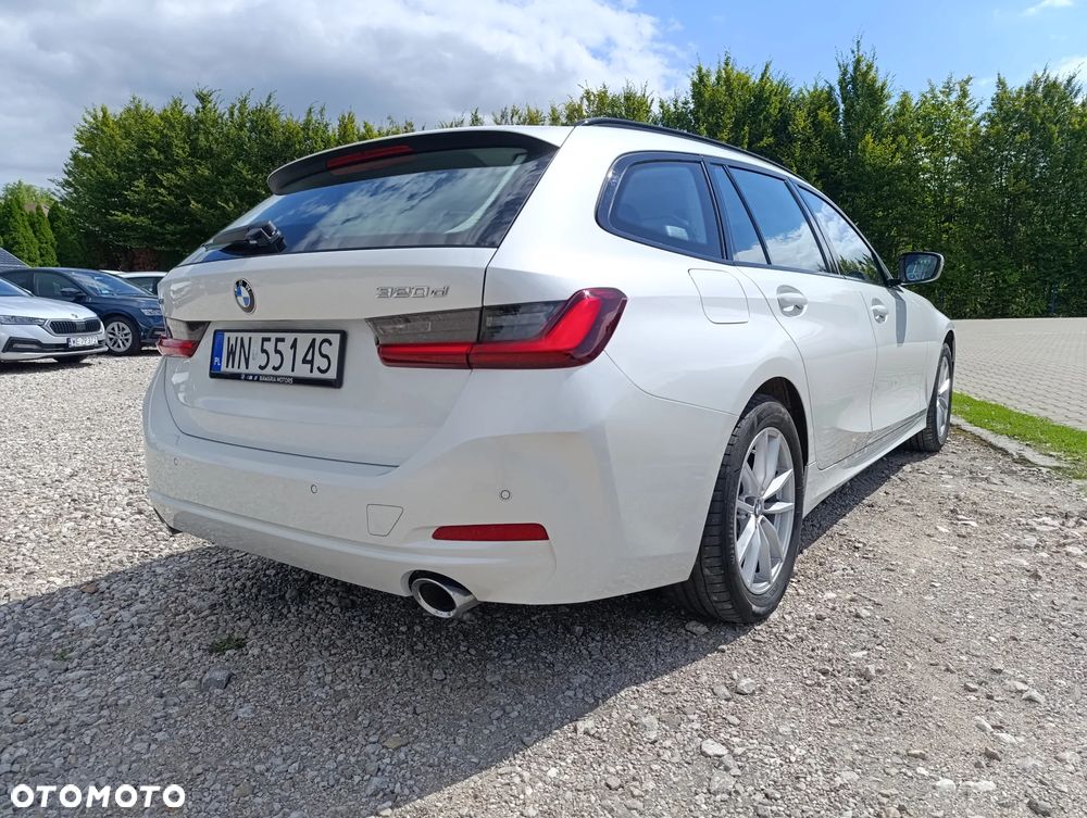 BMW Seria 3 320d xDrive mHEV - 9