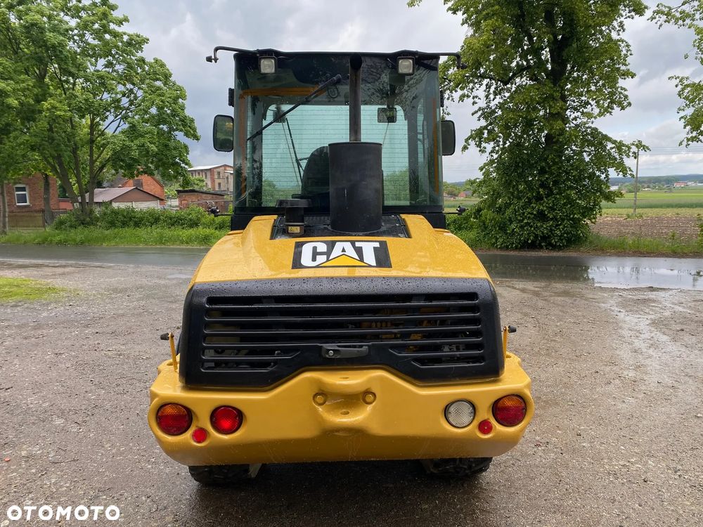 Caterpillar CAT 907H2, 2014 ROK, 6000 MTH, ŁYŻKA OTWIERANA + WIDŁY, z NIEMIEC, SUPER STAN, - 5