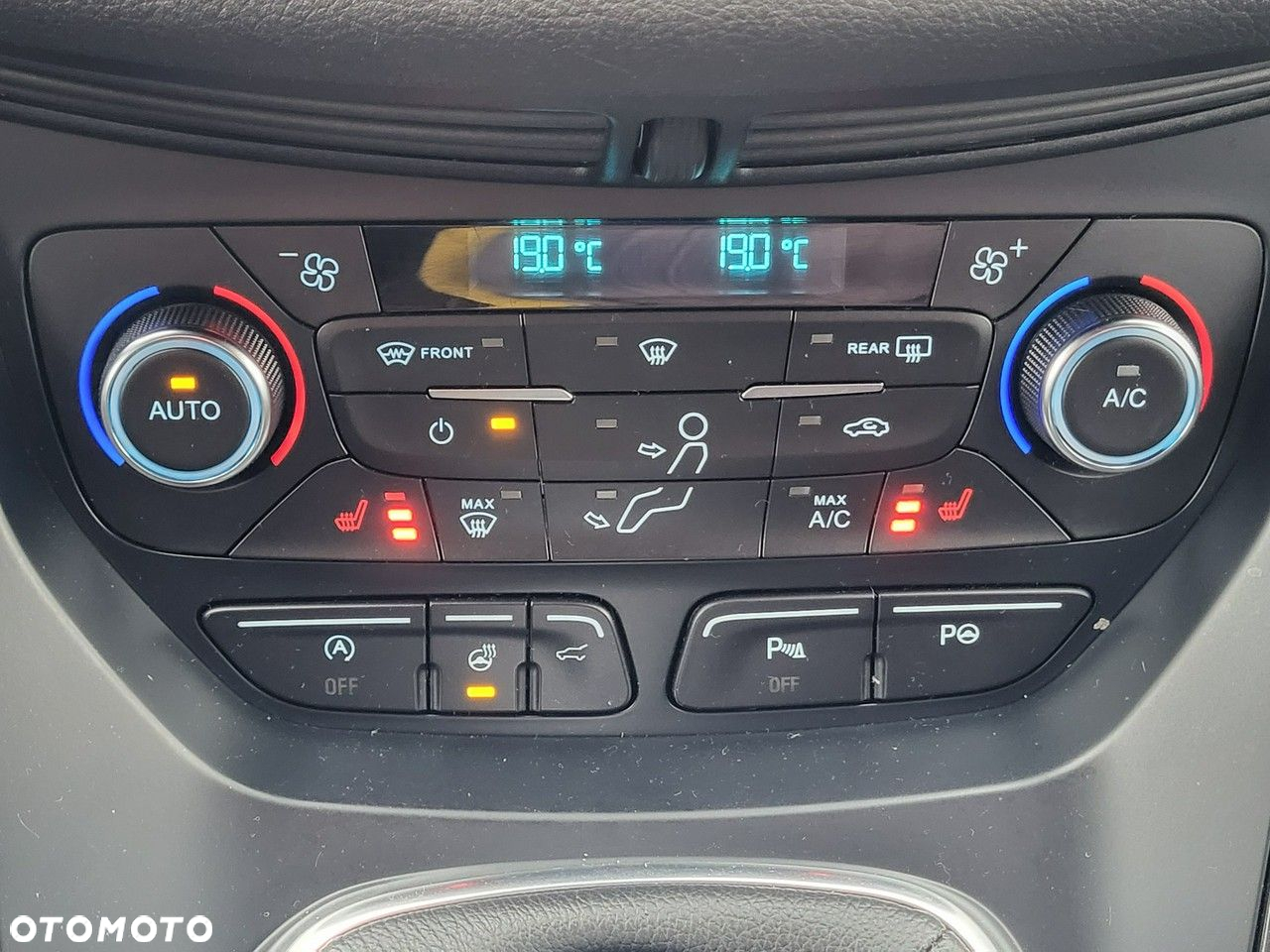 Ford Kuga - 27