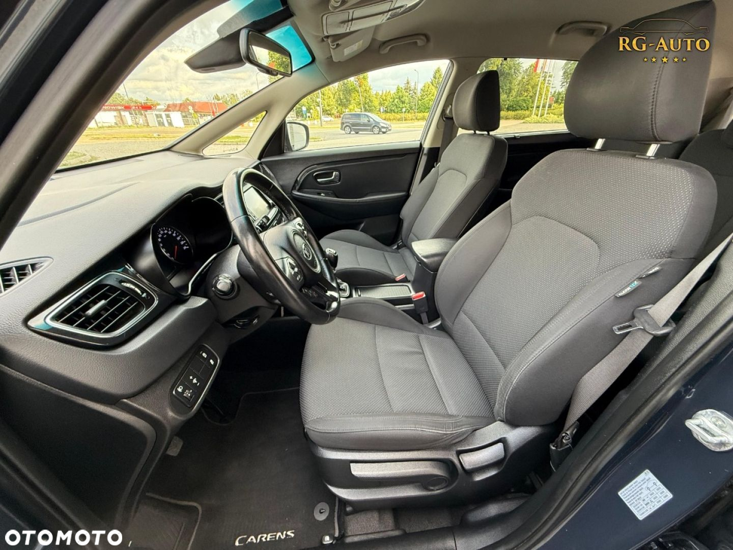 Kia Carens - 22