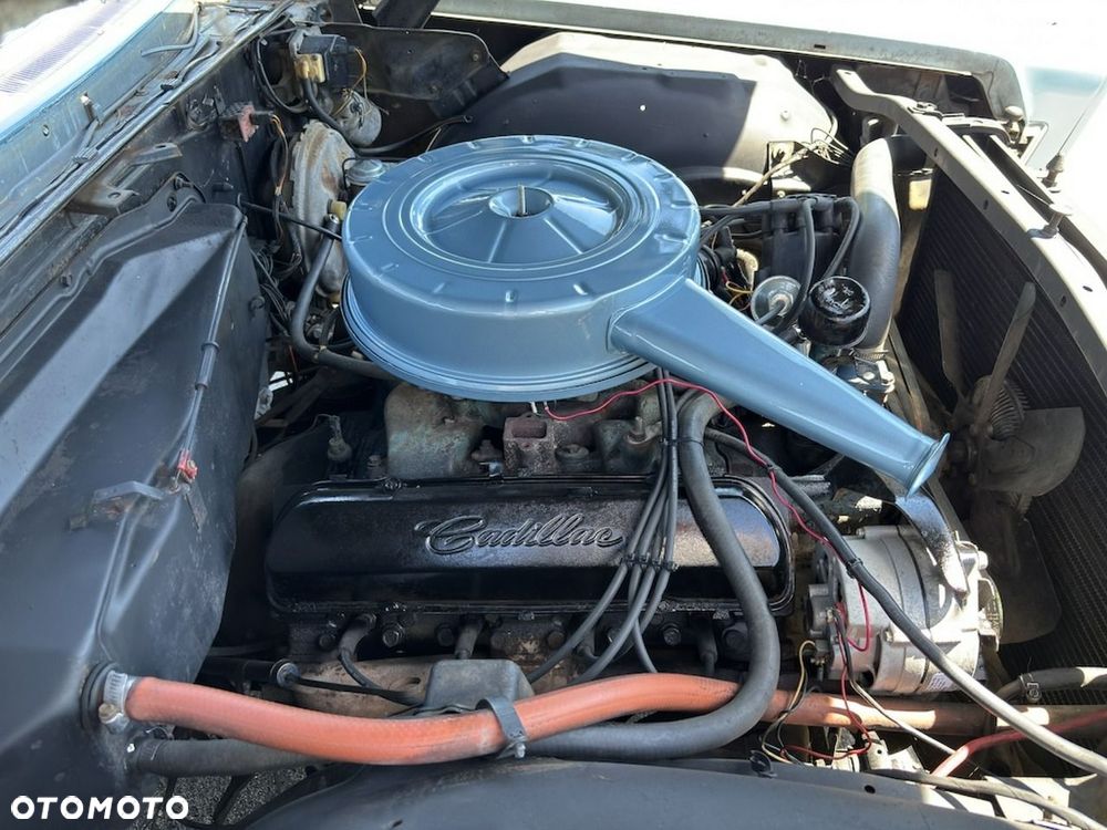 Cadillac Deville - 38