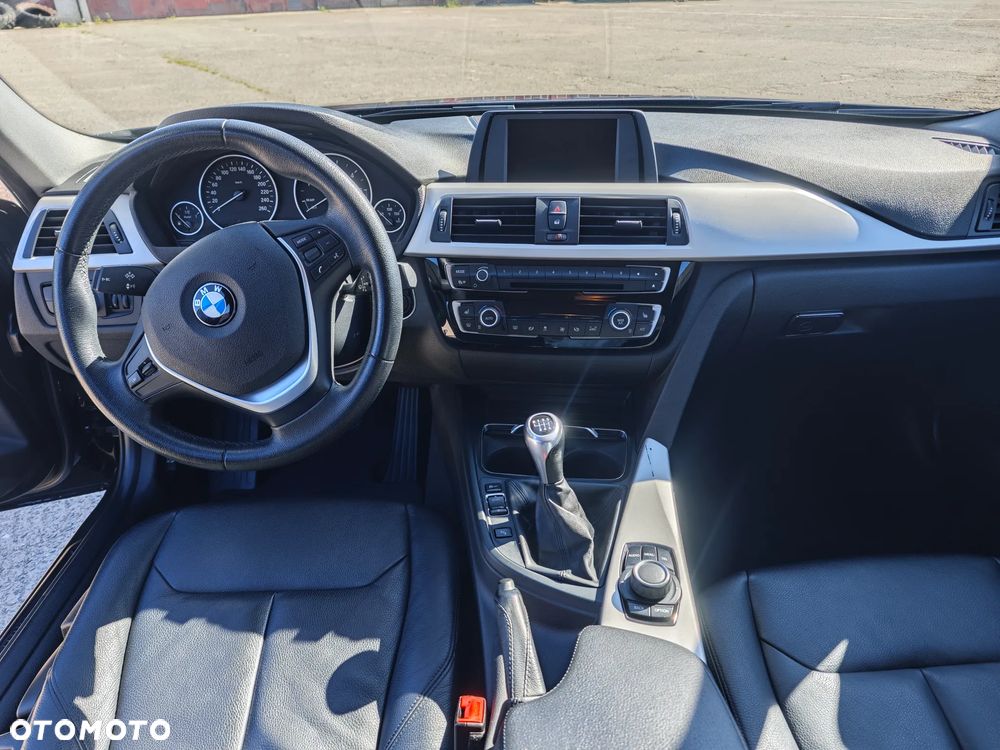 BMW Seria 3 320d xDrive - 4