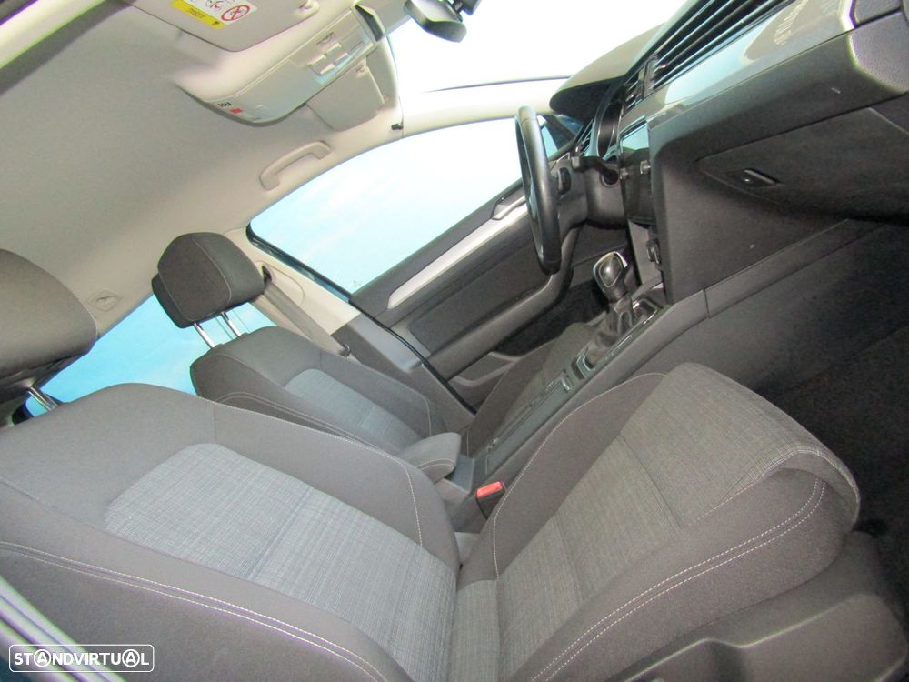 VW Passat Variant 2.0 TDI Business Package DSG - 13