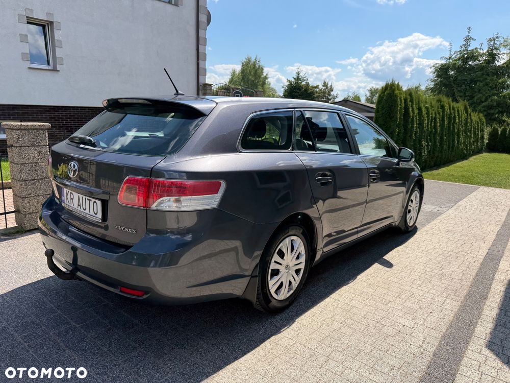 Toyota Avensis 1.6 Comfort - 17