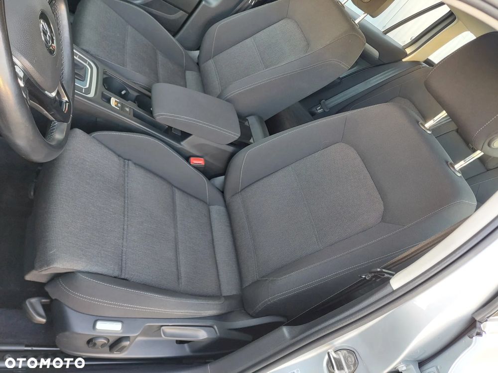 Volkswagen Passat - 17