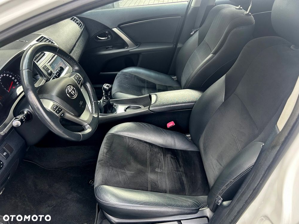Toyota Avensis Touring Sports 1.8 Business Edition - 4