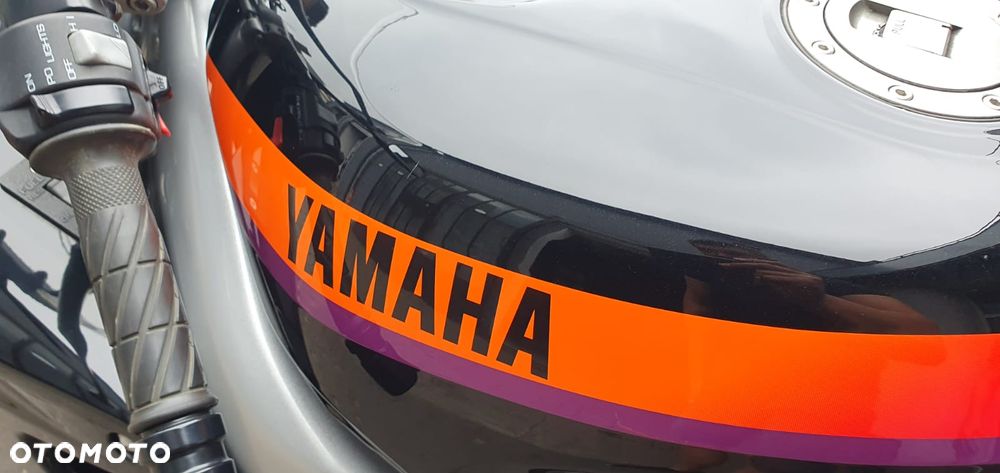 Yamaha FZR - 12