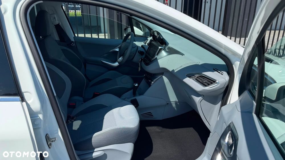 Peugeot 208 - 11