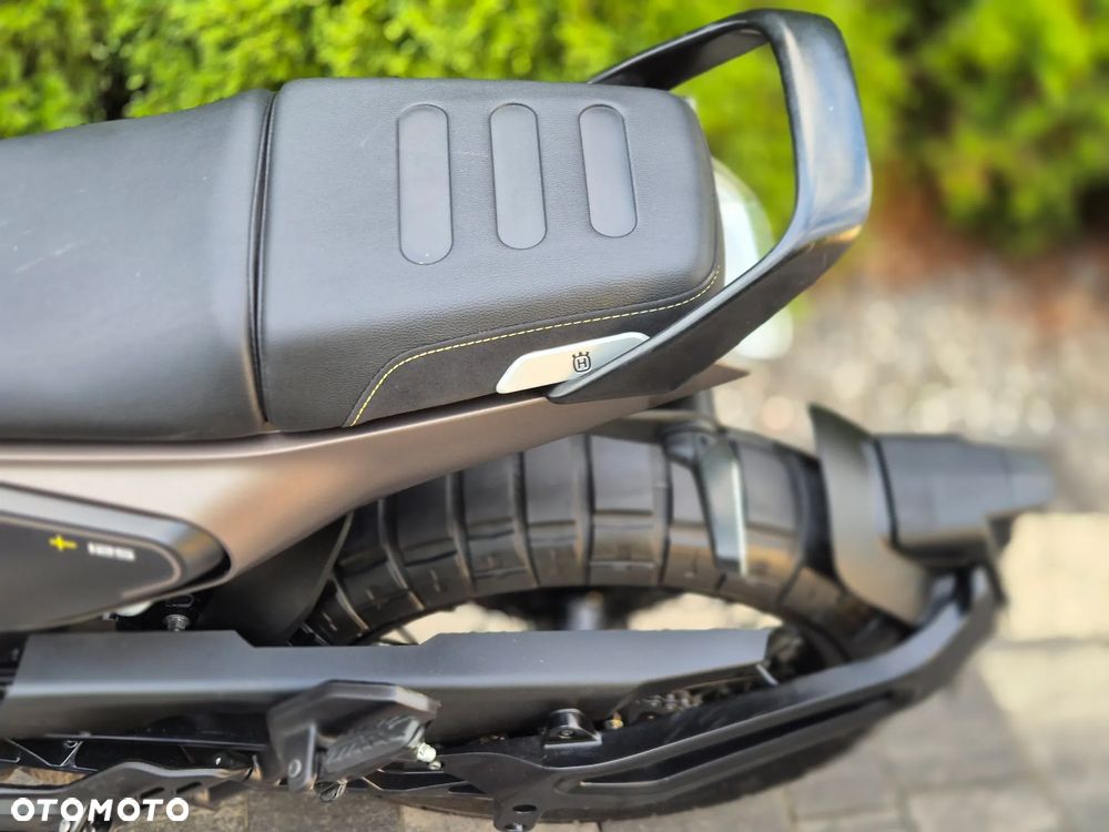 Husqvarna Svartpilen - 23