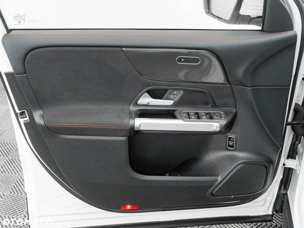 Mercedes-Benz GLB - 13